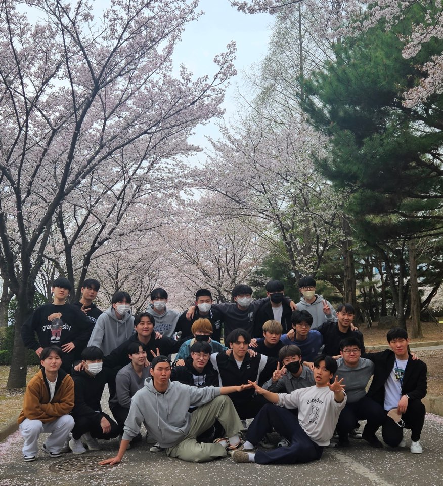 2023학번 예비 신사들.jpg