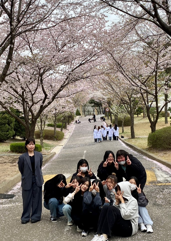 2023학번 에비 숙녀들.jpg