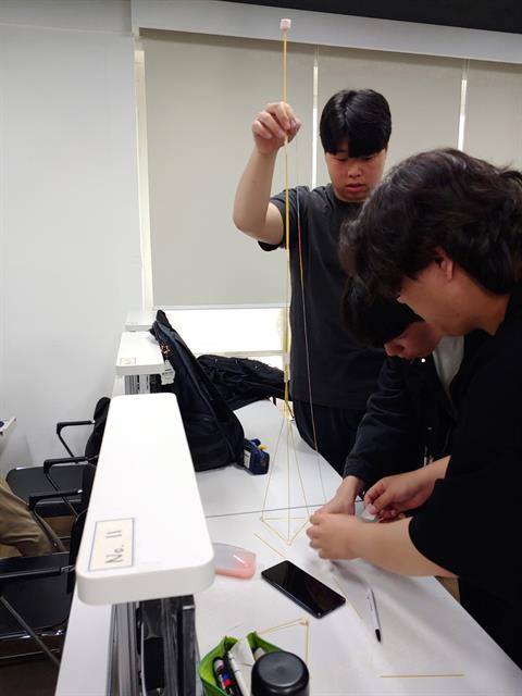 '창의적 사고와 실험' 강의 중 'Mashmellow Challenge'