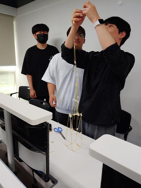 '창의적 사고와 실험' 강의 중 'Mashmellow Challenge'